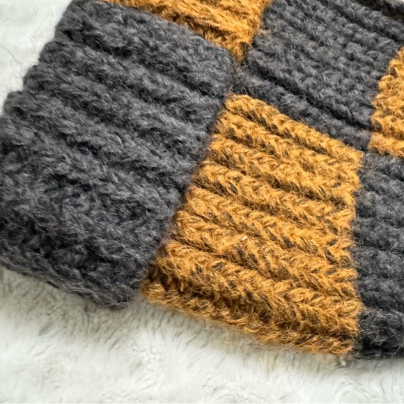 NWT- UNIVERSAL THREAD Chunky Knit checkered Beanie in Brown and Gray - Picture 2 of 6